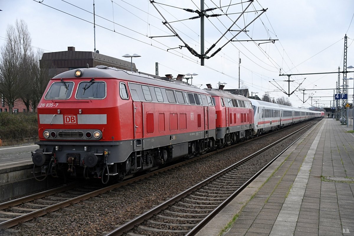 218 835-7 und 218 345-7 wurden in itzhoe angekuppelt am IC nach westerland,22.02.20