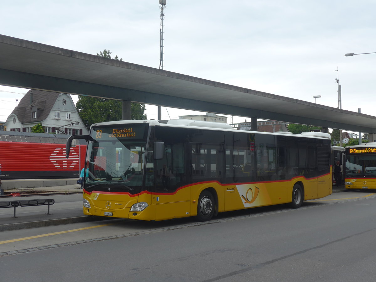 (218'018) - Hfliger, Sursee - Nr. 32/LU 206'429 - Mercedes am 14. Juni 2020 beim Bahnhof Sursee