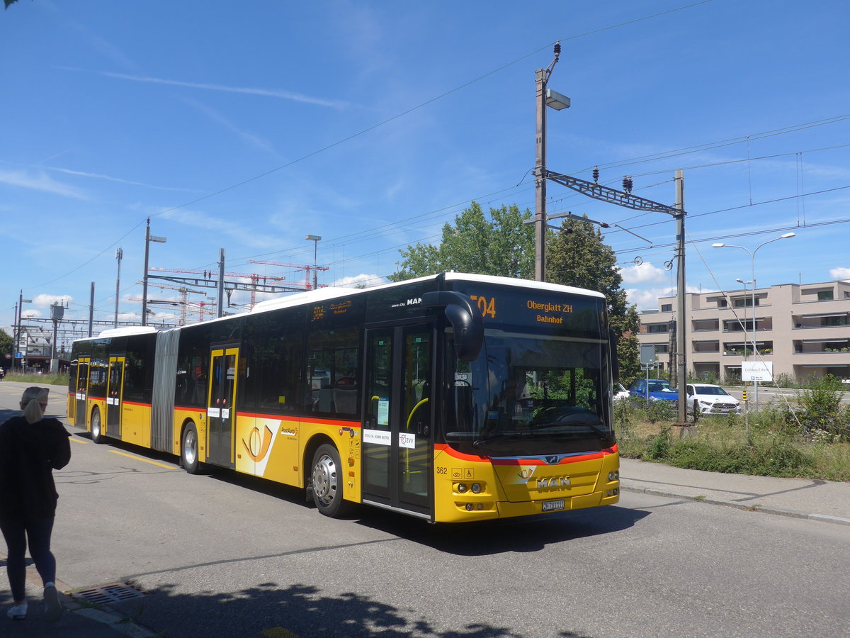 (218'740) - PostAuto Zrich - Nr. 362/ZH 781'111 - MAN am 18. Juli 2020 beim Bahnhof Blach