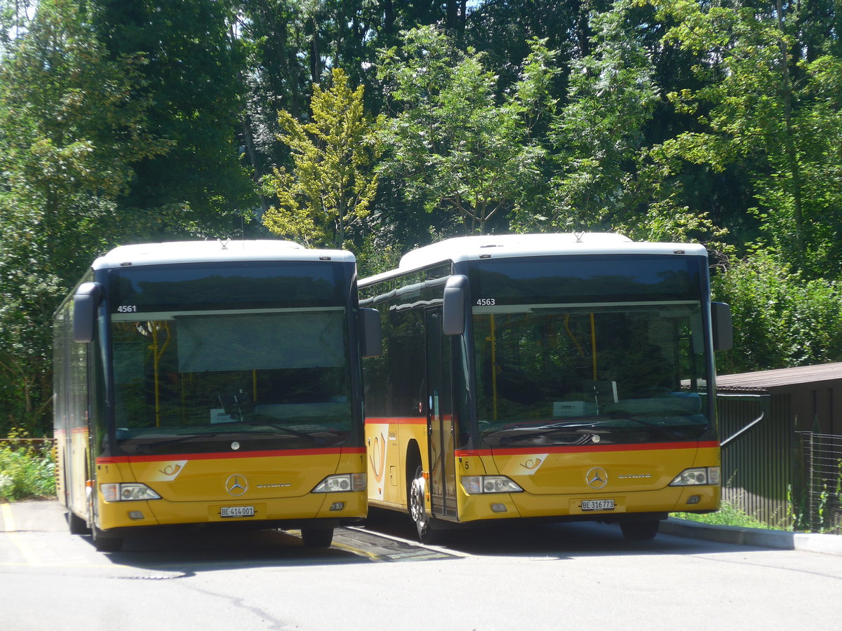 (218'981) - PostAuto Bern - Nr. 1/BE 414'001 - Mercedes (ex Klopfstein, Laupen Nr. 1) + Nr. 5/BE 316'773 - Mercedes (ex Klopfstein, Laupen Nr. 5) am 25. Juli 2020 in Laupen, Garage