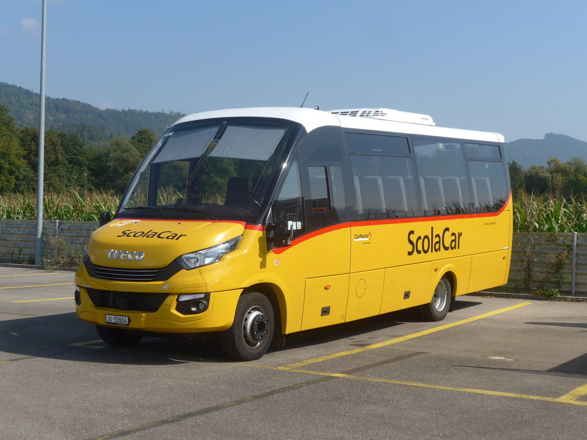 (220'829) - CarPostal Ouest - JU 52'604 - Iveco/Rosero am 20. September 2020 in Develier, Parkplatz