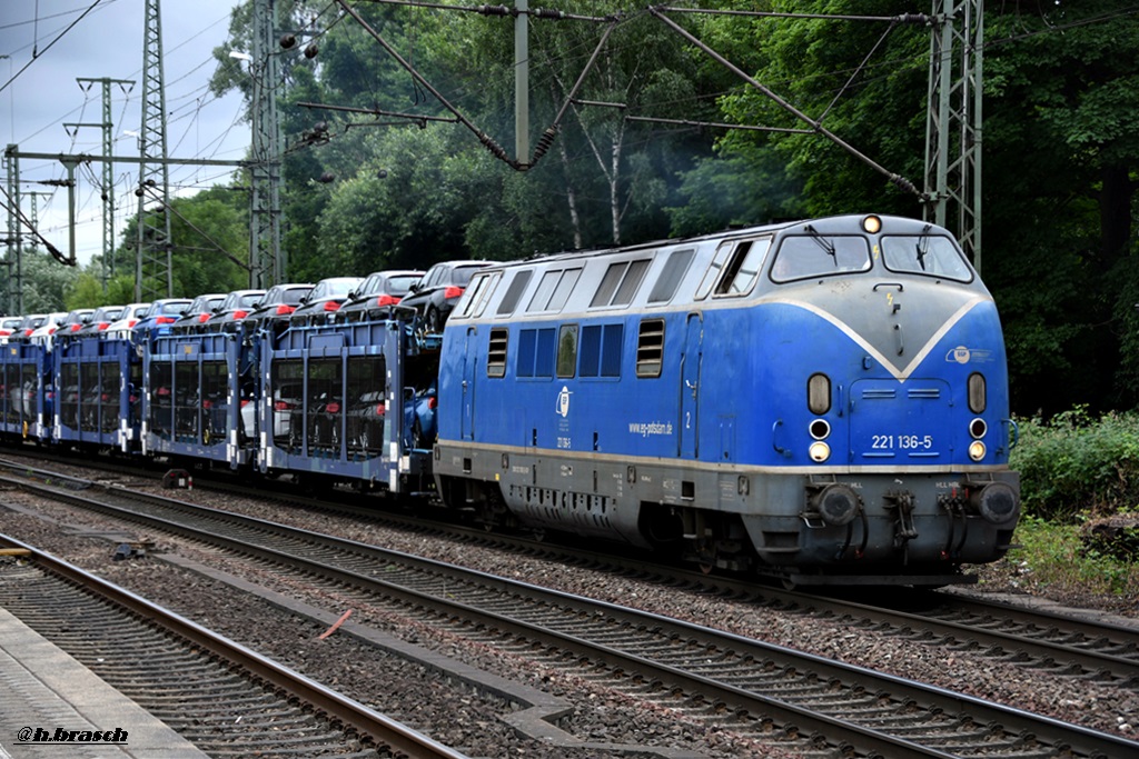 221 136-5 der EGP,zog einen autozug durch hh-harburg,11.06.18