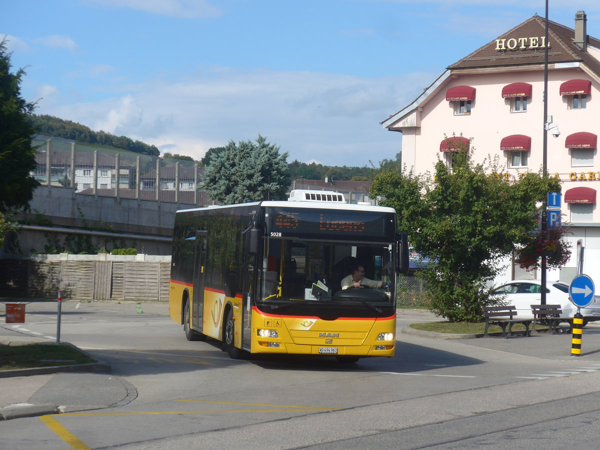 (221'117) - CarPostal Ouest - VD 494'963 - MAN/Gppel am 23. September 2020 beim Bahnhof Moudon