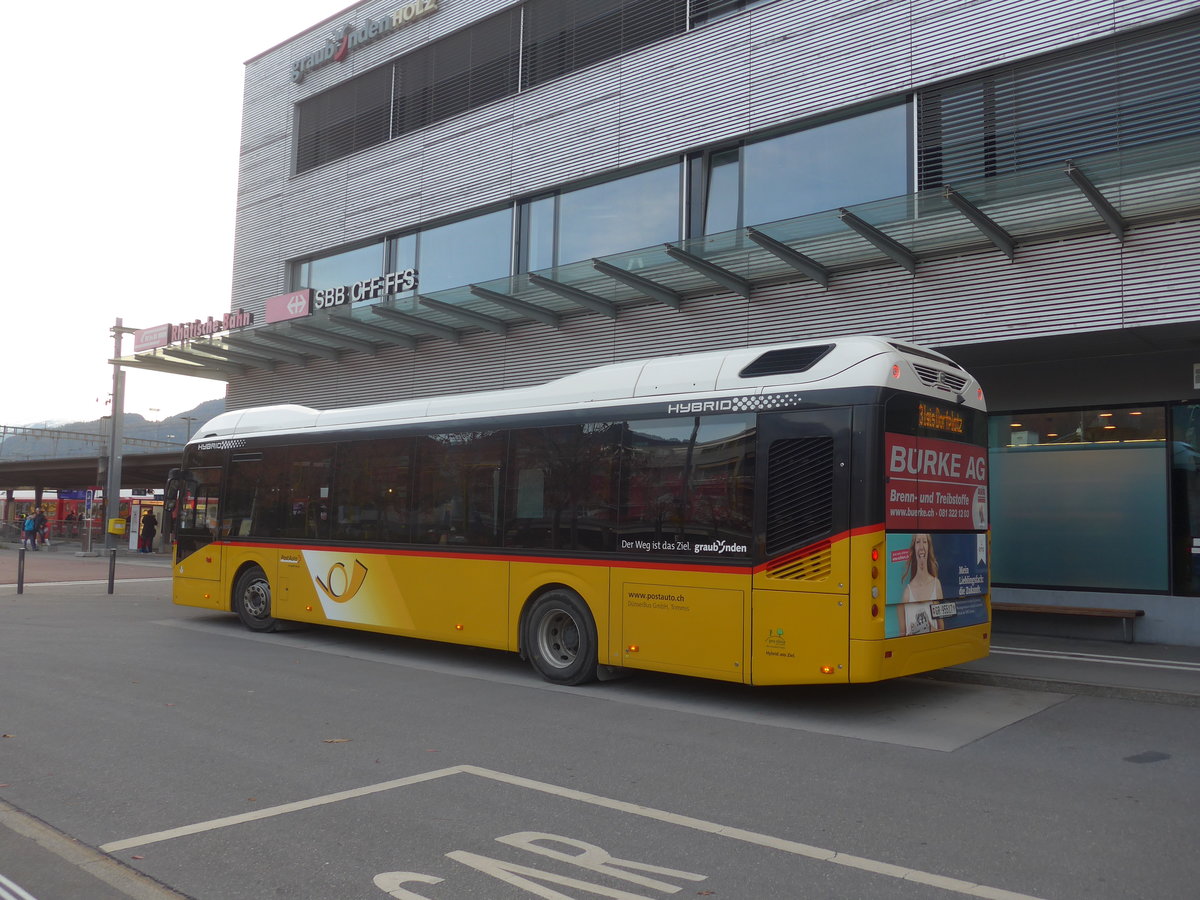 (222'183) - Dnser, Trimmis - GR 95'517 - Volvo am 20. Oktober 2020 beim Bahnhof Landquart