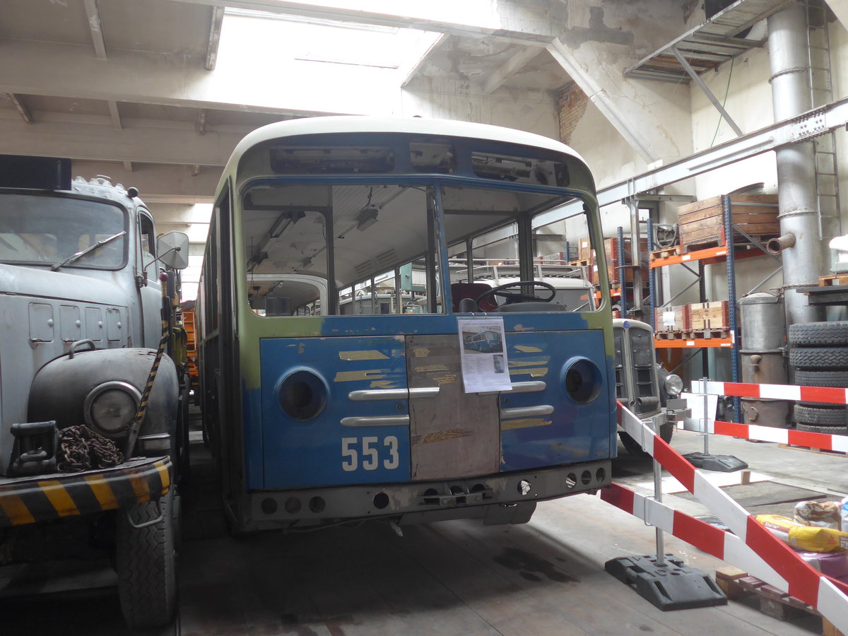 (222'293) - VBZ Zrich (OCS) - Nr. 553 - Saurer/Saurer (ex Nr. 201) am 21. Oktober 2020 in Arbon, Saurermuseum Depot (1. Gelenkautobus der Schweiz!)