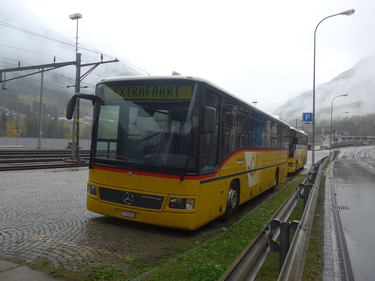 (222'492) - Marchetti, Airolo - TI 239'834 - Mercedes (ex AVG Meiringen Nr. 70) am 23. Oktober 2020 beim Bahnhof Airolo