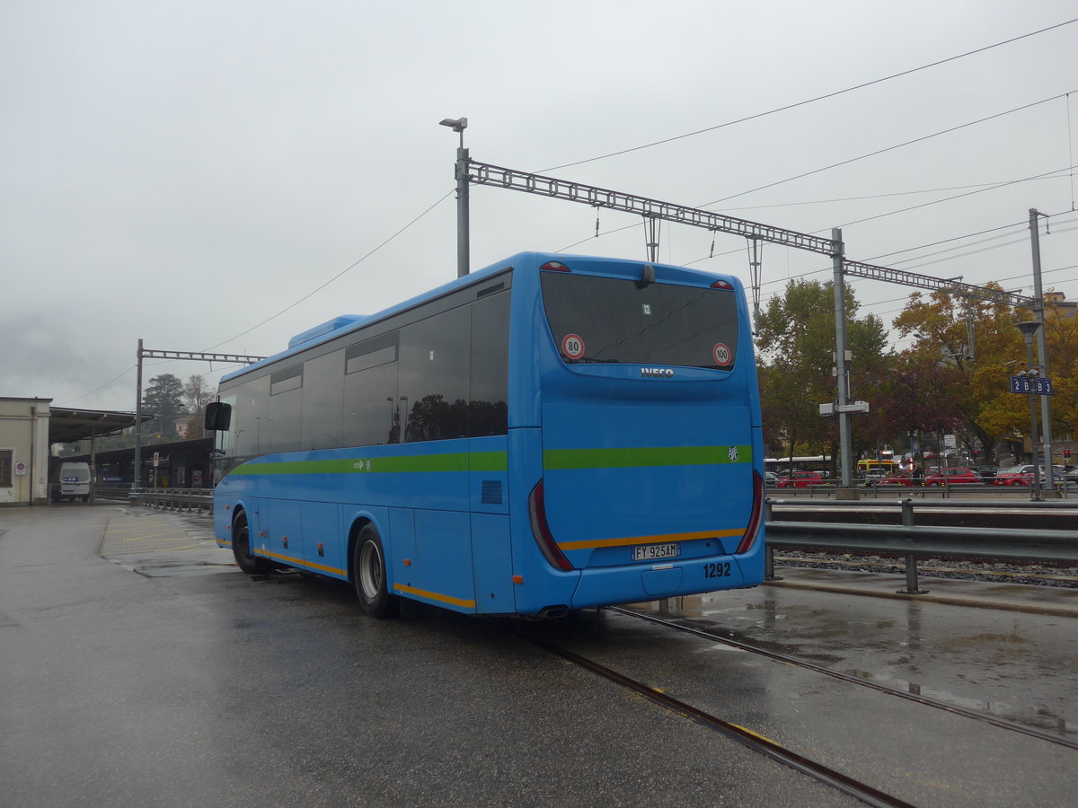 (222'551) - Aus Italien: ASF Como - Nr. 1292/FY-925 AM - Iveco am 23. Oktober 2020 beim Bahnhof Lugano