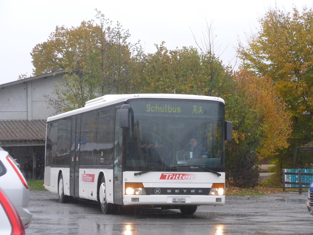 (222'710) - Tritten, Zweisimmen - Nr. 52/BE 26'971 - Setra (ex Interbus, Yverdon Nr. 52; ex AAGL Liestal Nr. 63) am 26. Oktober 2020 beim Bahnhof Zweisimmen