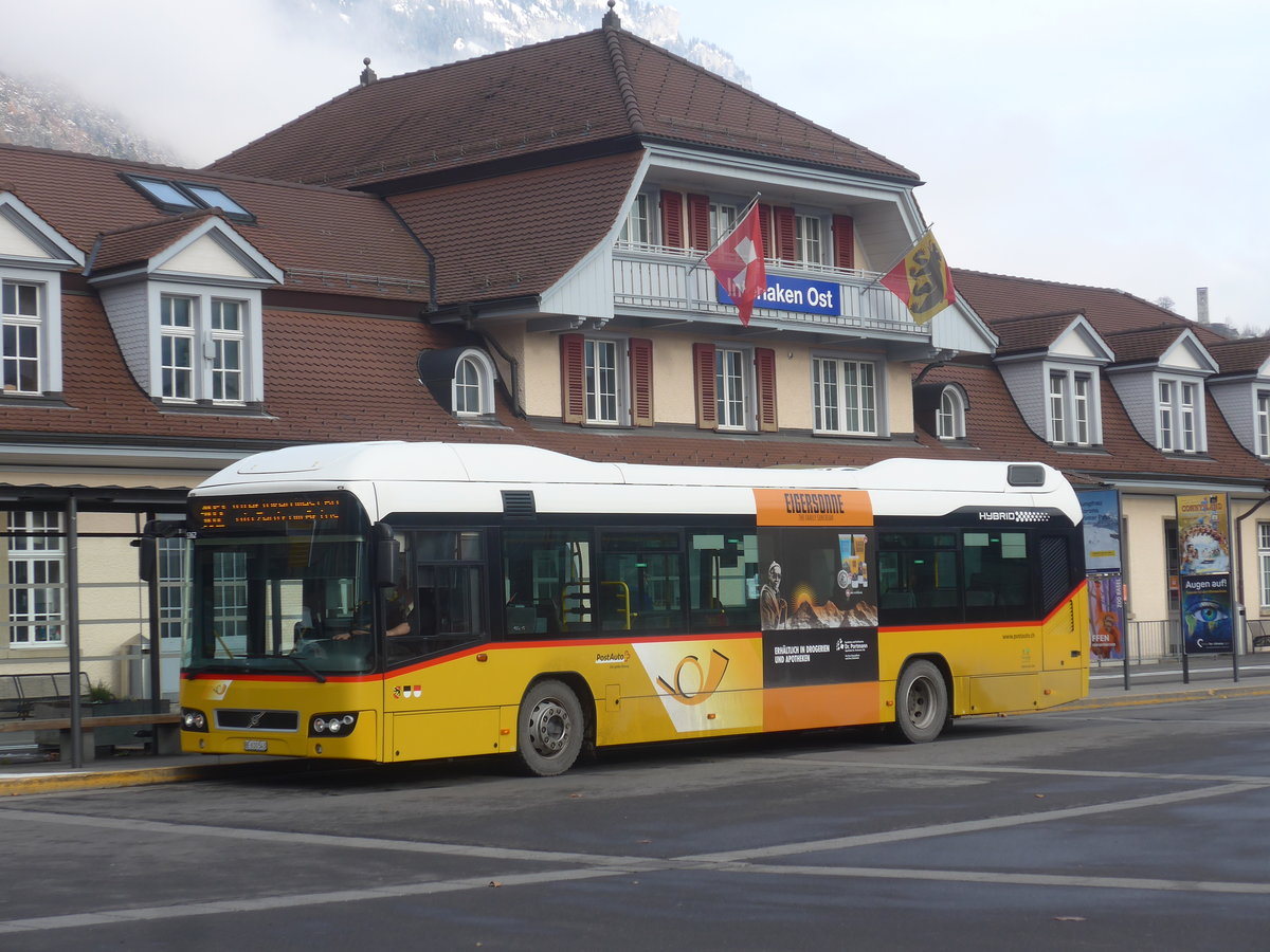 (222'971) - PostAuto Bern - BE 610'543 - Volvo am 8. Dezember 2020 beim Bahnhof Interlaken Ost