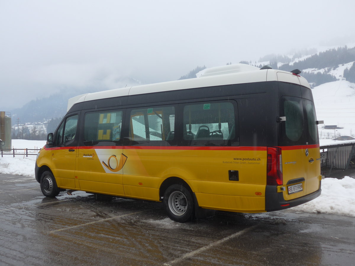 (222'995) - Tritten, Zweisimmen - BE 871'998 - Mercedes am 12. Dezember 2020 beim Bahnhof Zweisimmen