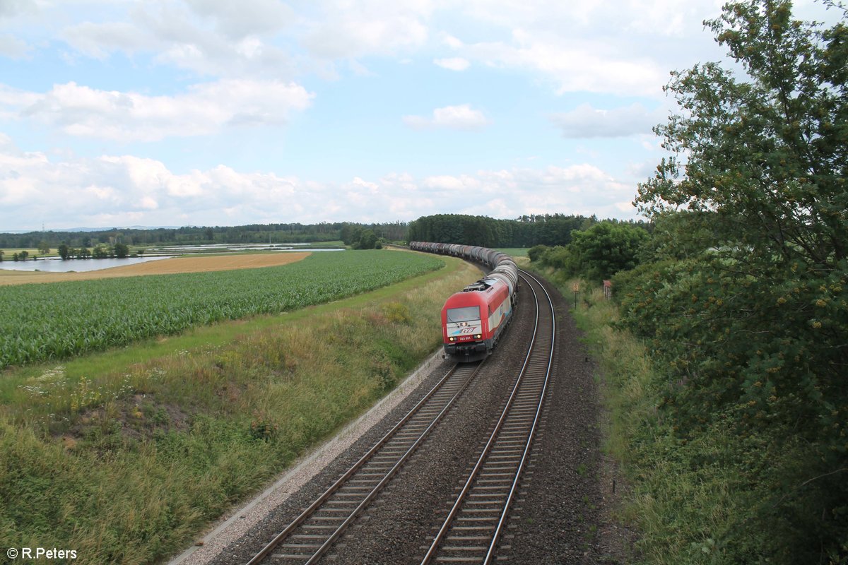 223 031 (Noch im alten Lack) mit einem Kesselzug Ingolstadt - Cheb bei Oberteich. 11.07.20