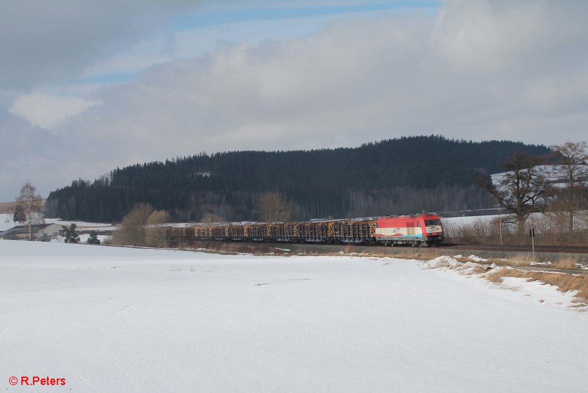 223 031 zieht bei Lengenfeld den Holzzug Schirnding - Deggendorf. 17.02.17