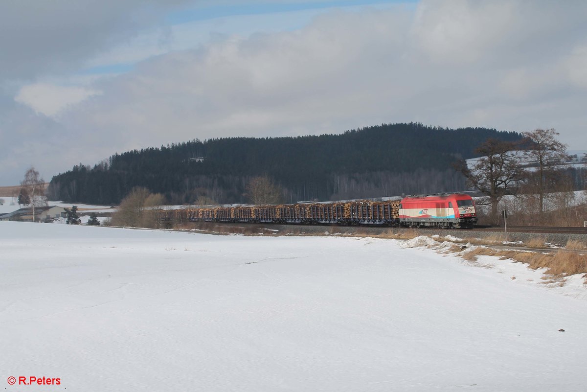 223 031 zieht bei Lengenfeld den Holzzug Schirnding - Deggendorf. 17.02.17