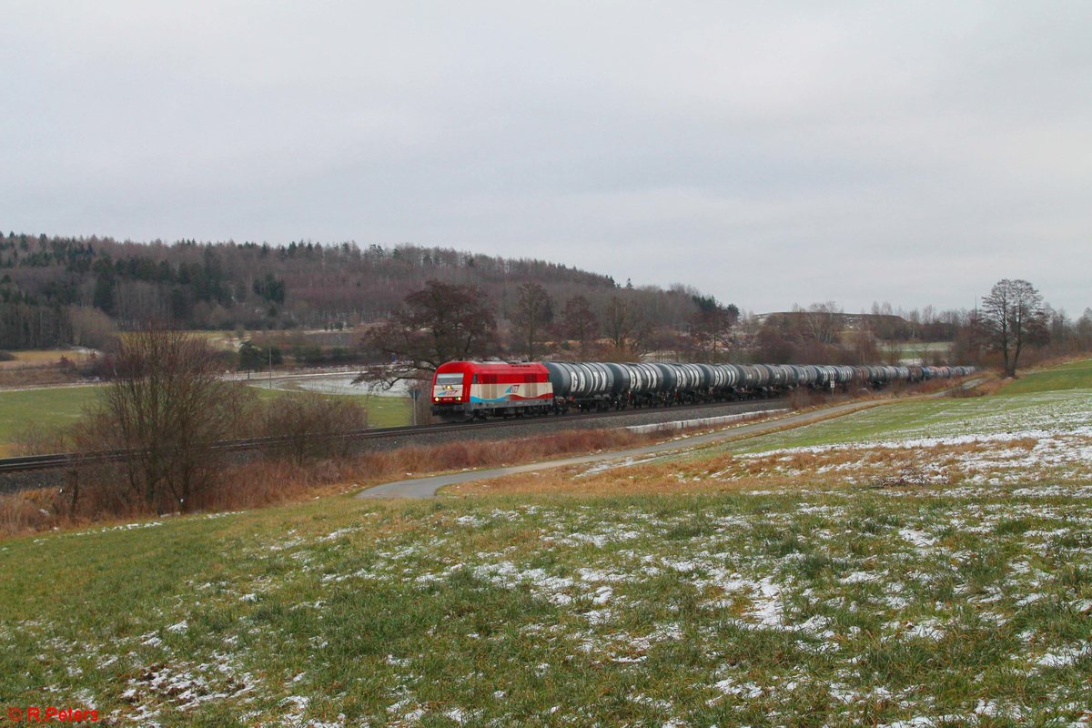 223 032-4 zieht ein Kesselzug nach Cheb bei Lengenfeld. 06.02.20