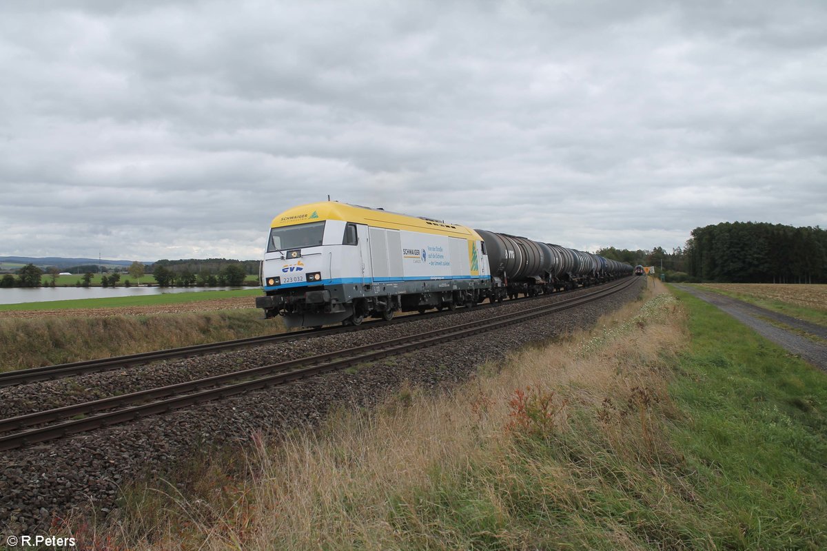 223 032 im neuen EVB Design mit Kesselzug nach Cheb beo Oberteich. 06.10.20