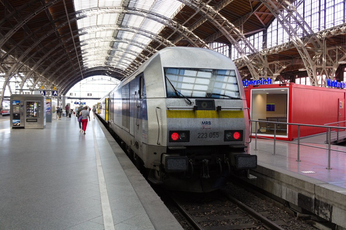 223 055 als RE6 mit ziel Chemnitz Hbf im Bahnhof Leipzig Hbf am 28.6.19