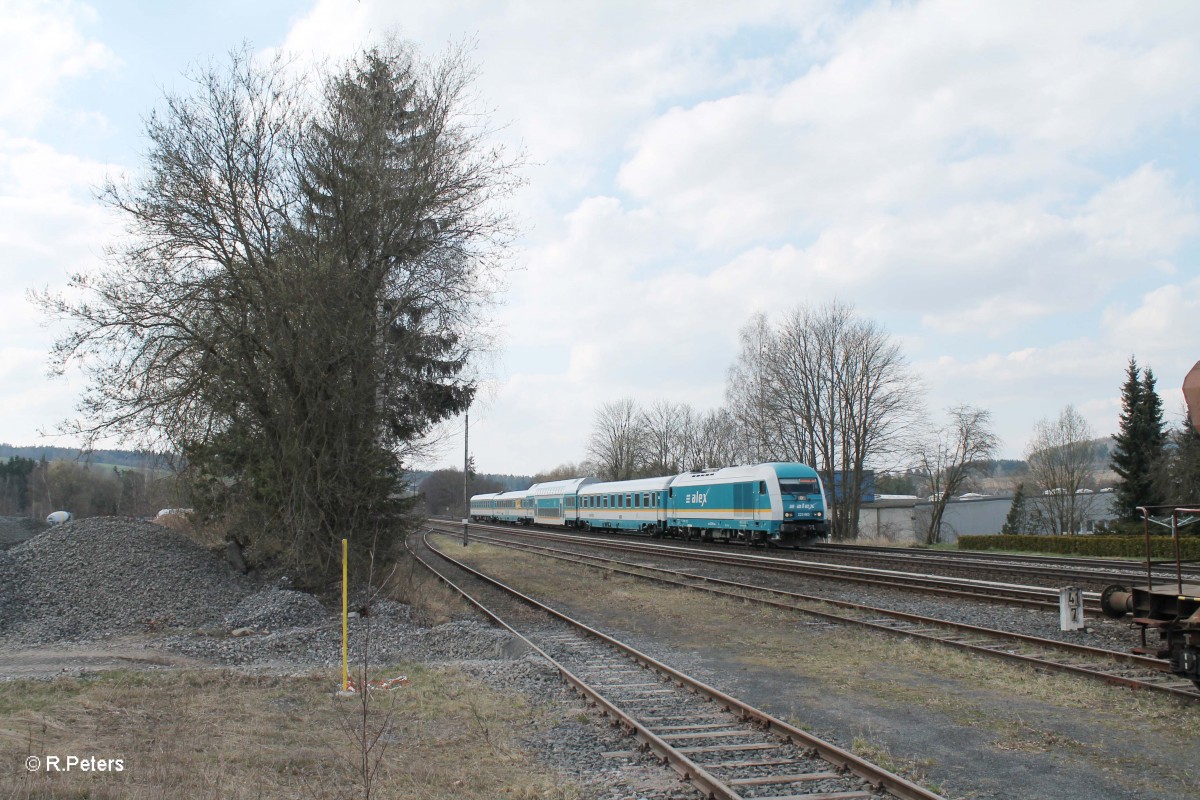 223 063 mit dem ALX84115 Hof - München in Pechbrunn. 27.03.14