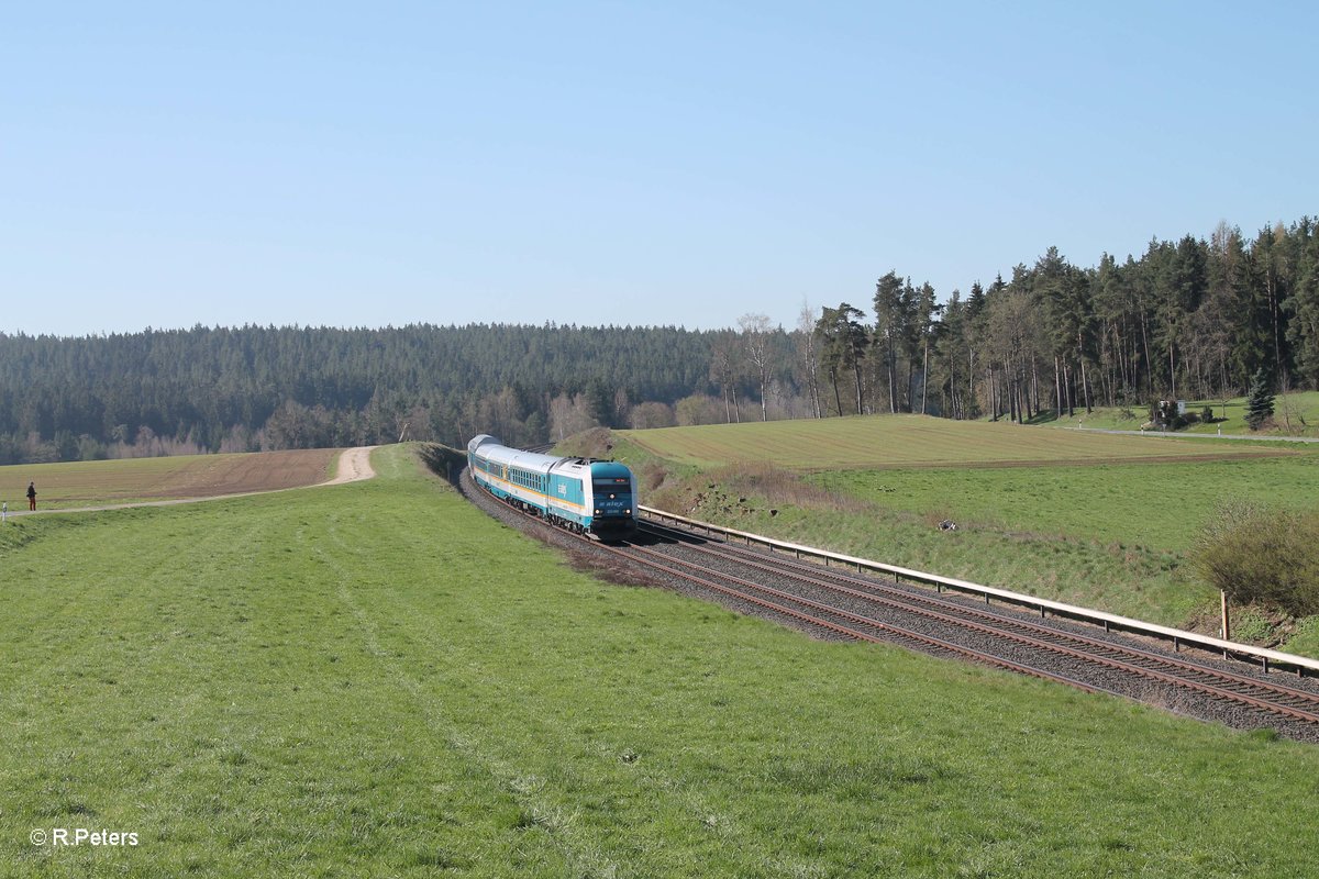 223 065 zieht bei Neudes den ALX84102 München - Hof. 21.04.16