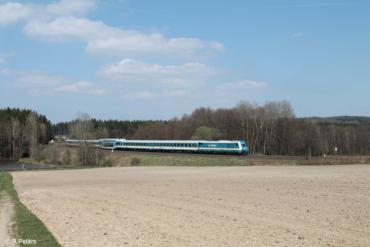 223 066 zieht den ALX84115 Hof - München bei Oberteich. 09.04.17