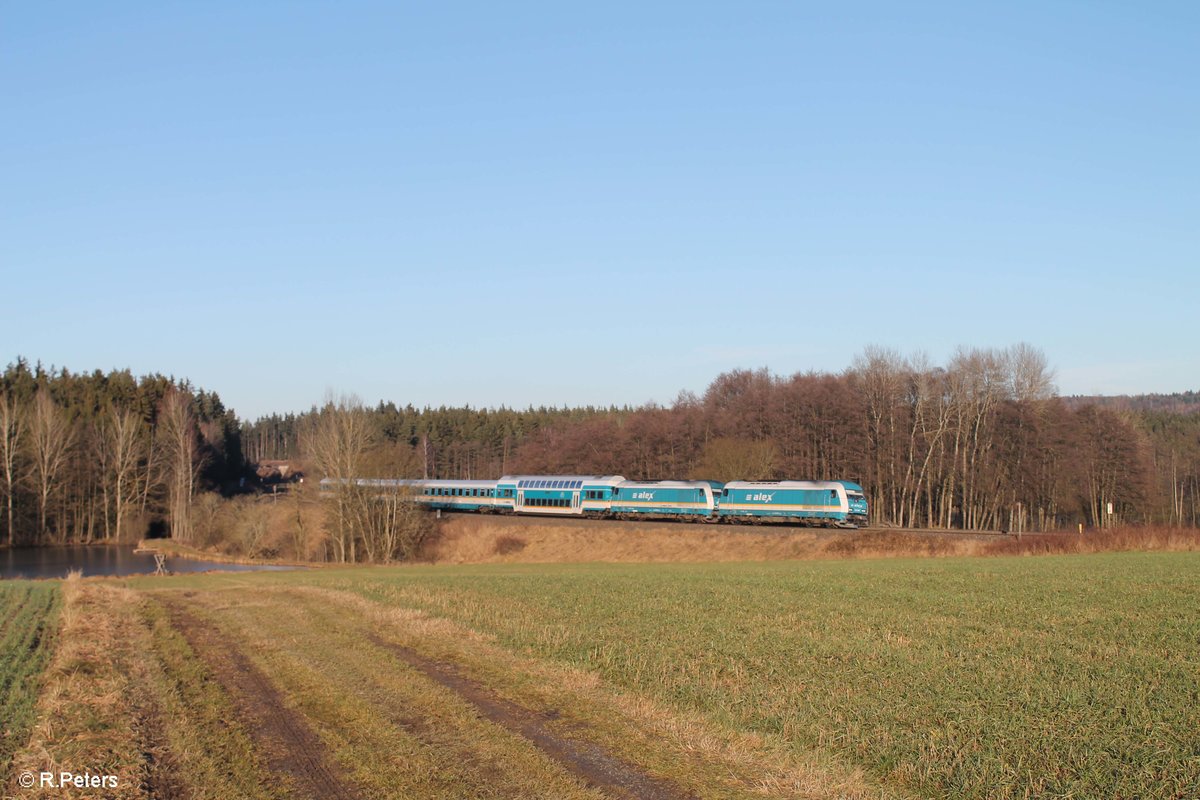 223 067 und 223 065 mit dem ALX84115 Hof - München bei Oberteich. 30.12.16