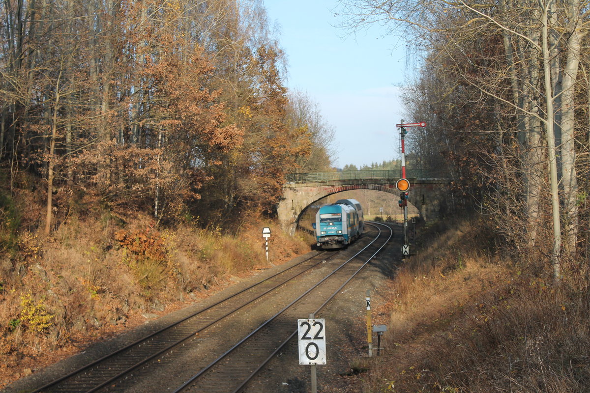 223 067 verlässt Reuth bei Erbendorf mit dem ALX84115 Hof - München. 13.11.16