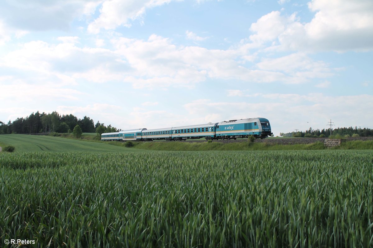 223 067 zieht bei Unterthölau den ALX84121 Hof - München. 01.06.17