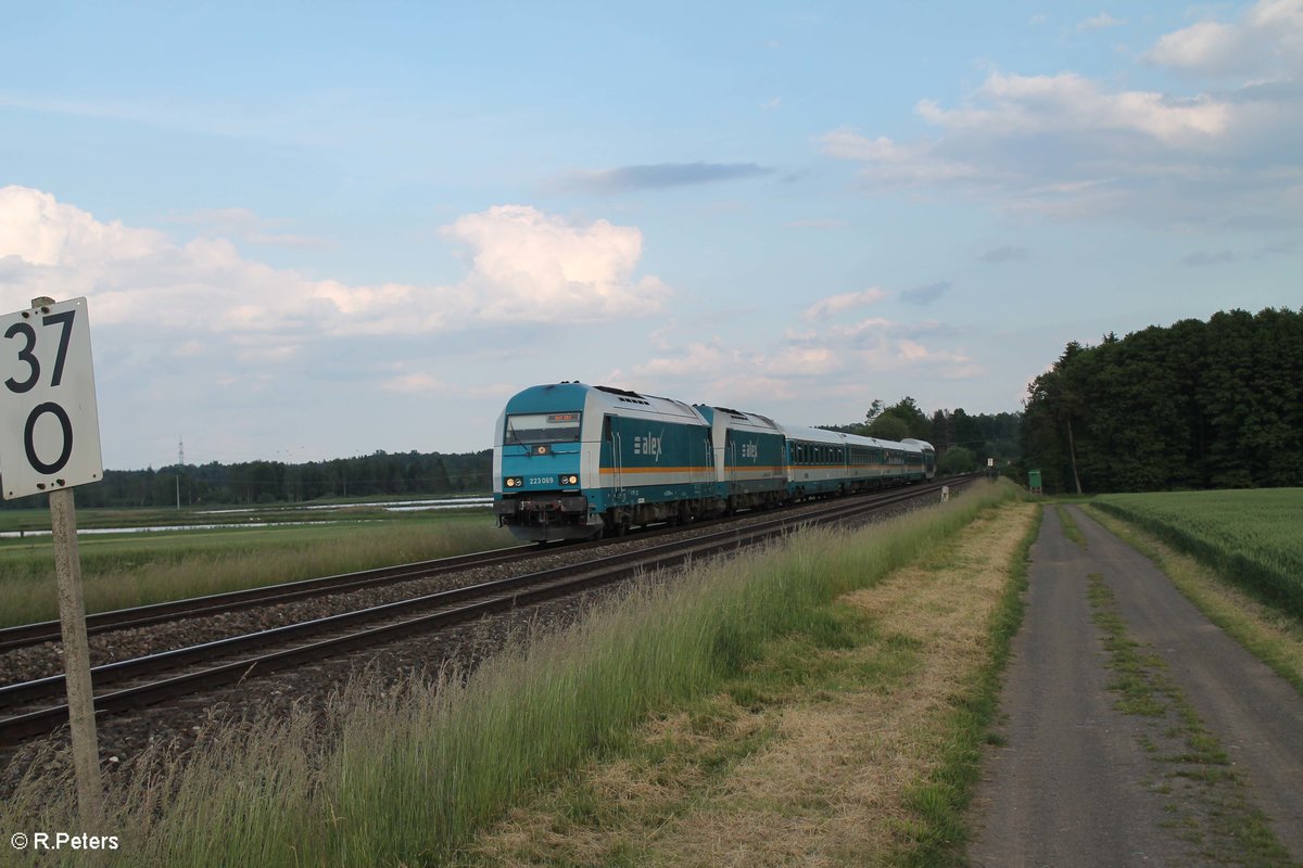 223 069 + 223 063 und dem ALX84112 München - Hof bei Oberteich. 10.06.16