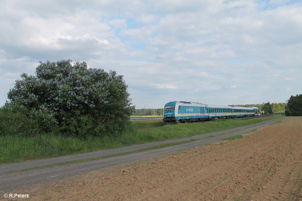 223 070 zieht bei Oberteich den ALX84110 München - Hof. 22.05.17