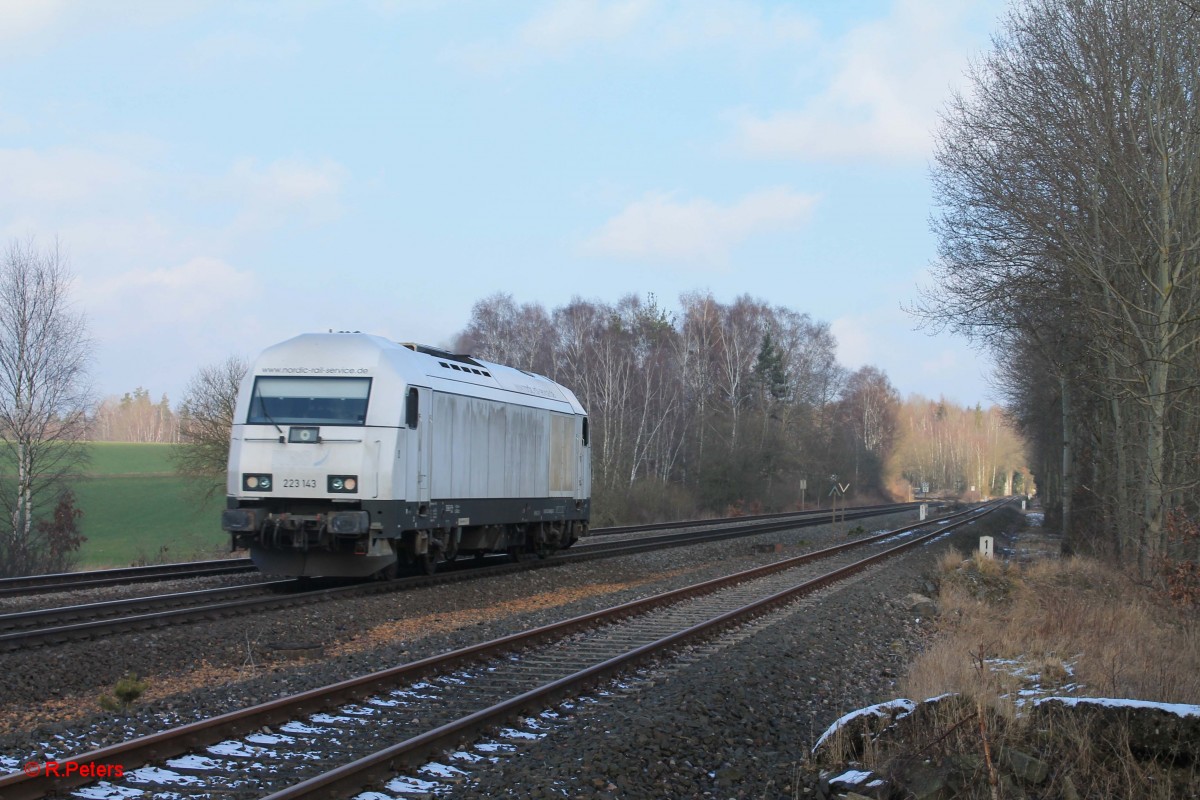 223 143 verlässt Wiesau als Lz auf dem Weg nach Hof, Schönfeld 18.02.16