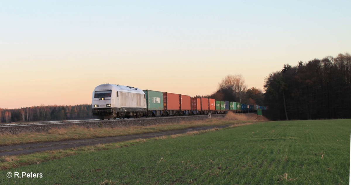 223 143 zieht bei Oberteich den Containerzug Wiesau - Hof. 29.01.15