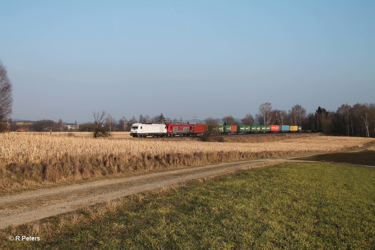 223 144 + 270082 ziehen gemeinsam den Wiesau- Hamburg Containerzug bei Unterthölau. 18.03.16

