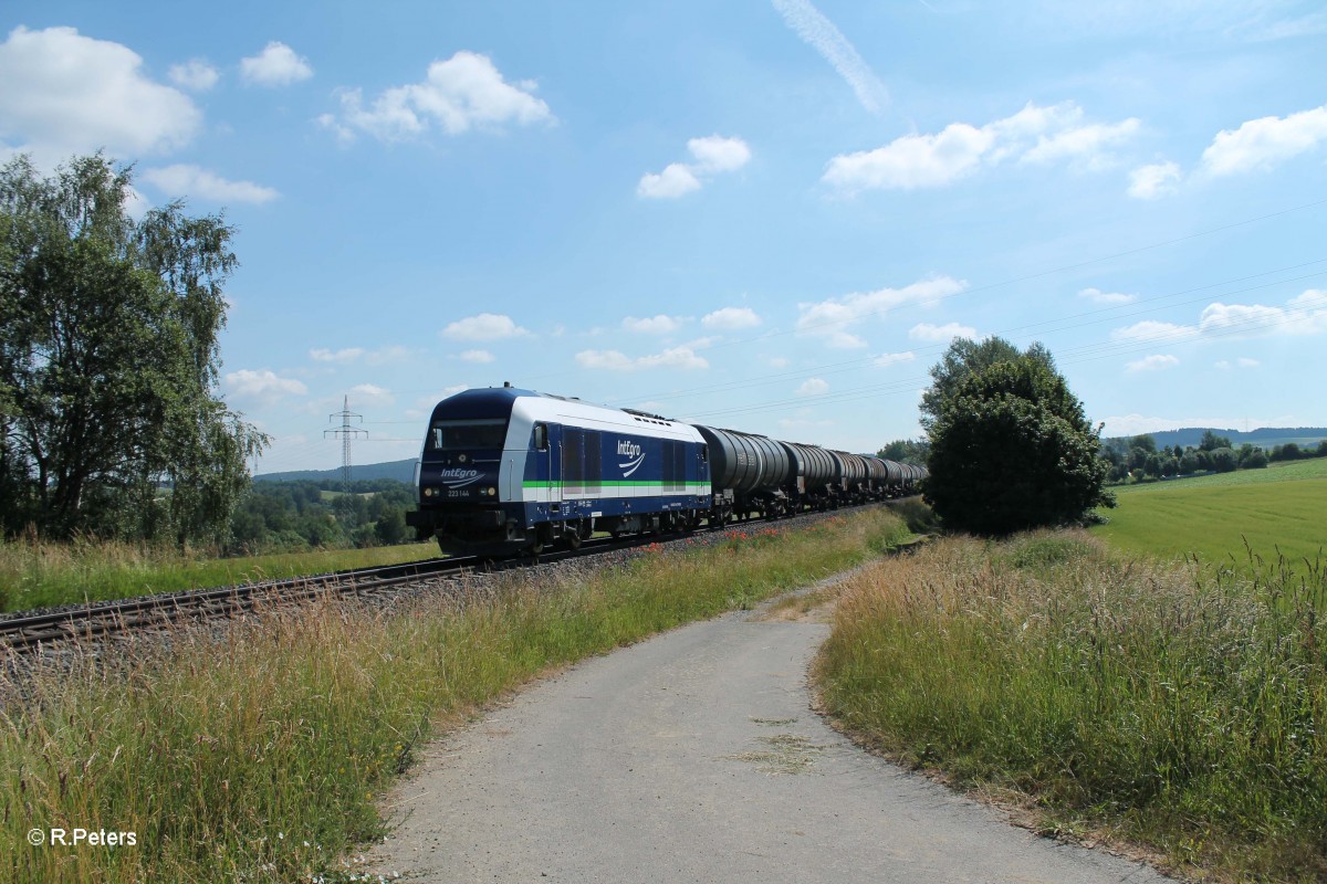 223 144 mit einem Kesselzug aus Cheb nach München bei Brand. 24.06.14