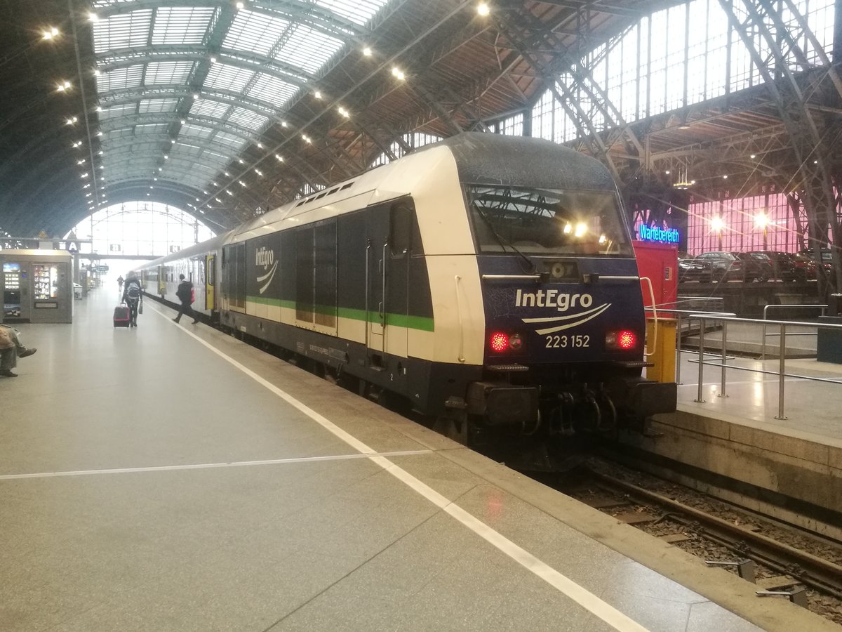 223 152 von IntEgro fhrt fr die MRB als RE6 mit ziel Chemnitz und steht am 2.2.19 im Leipziger Hbf