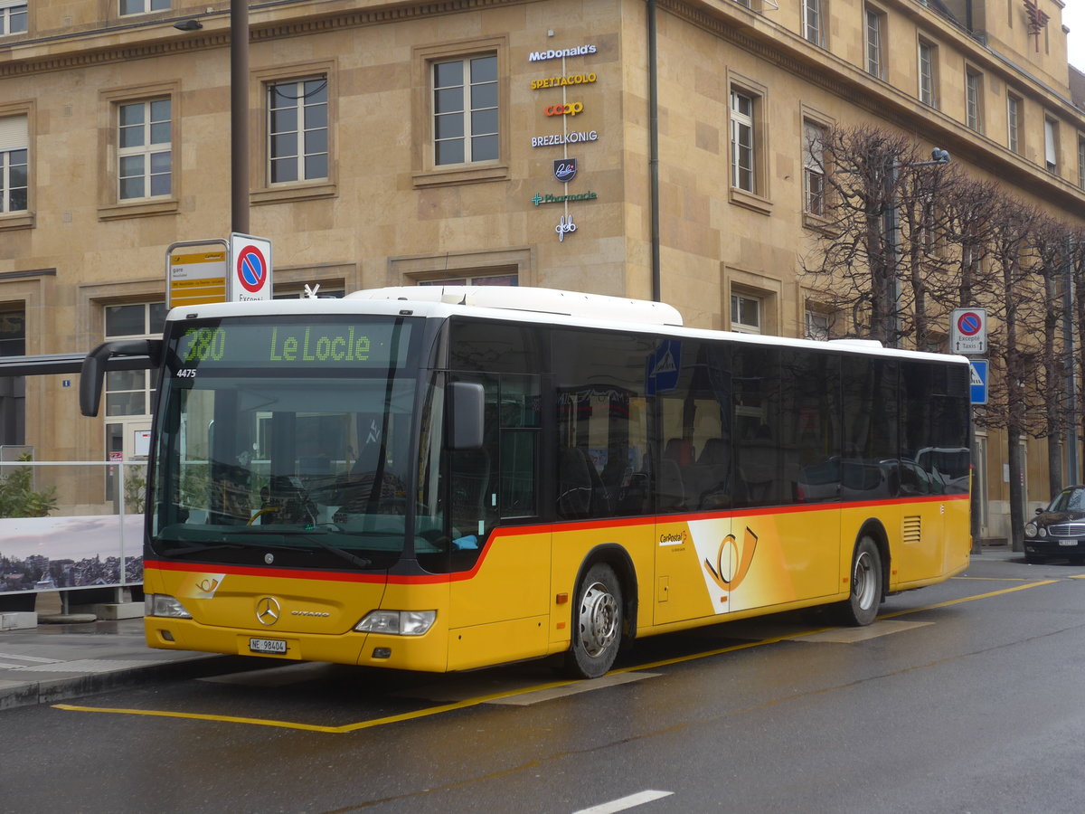 (224'006) - CarPostal Ouest - NE 98'404 - Mercedes am 7. Mrz 2021 beim Bahnhof Neuchtel