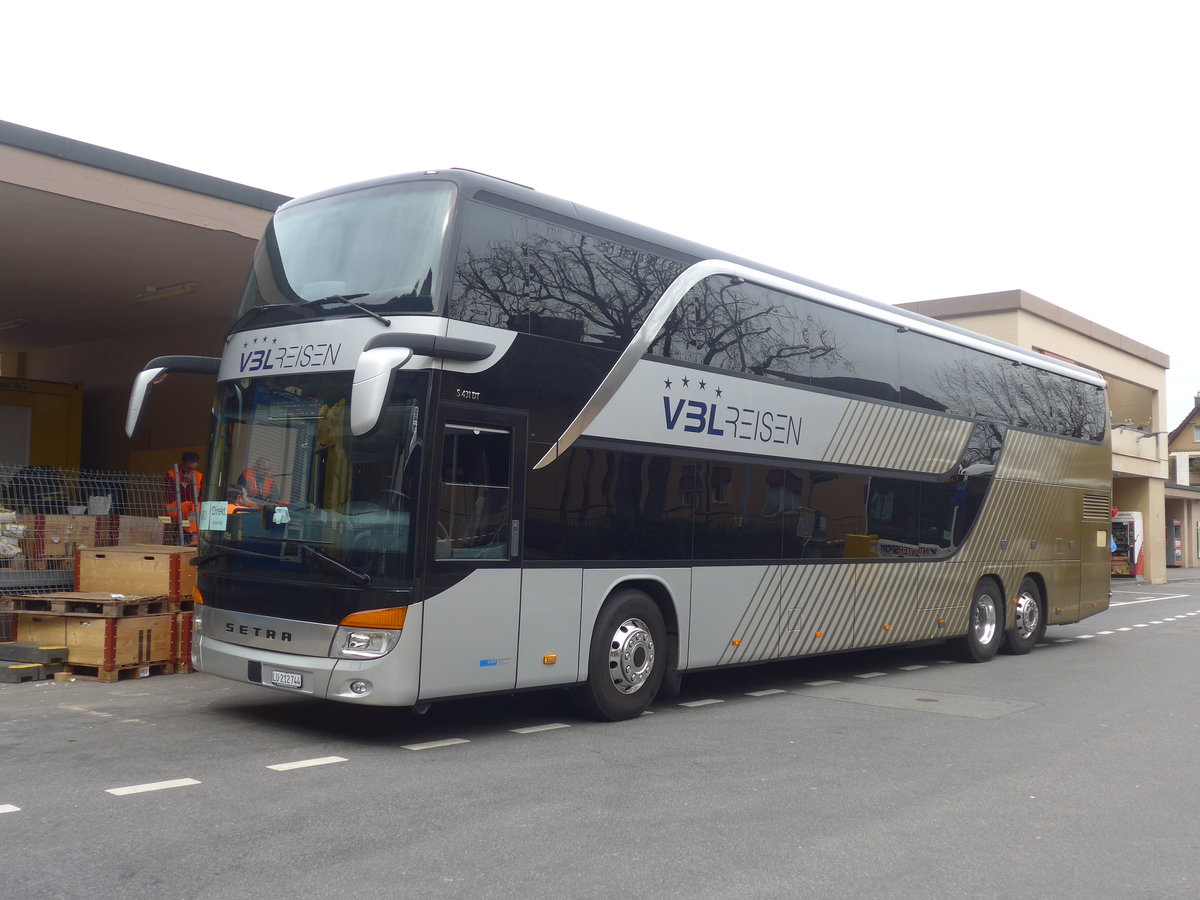 (224'831) - VBL Luzern - Nr. 805/LU 212'744 - Setra am 5. April 2021 beim Bahnhof Hergiswil