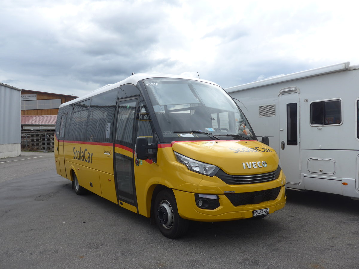 (224'969) - CarPostal Ouest - VD 457'382 - Iveco/Rosero am 11. April 2021 in Kerzers, Interbus