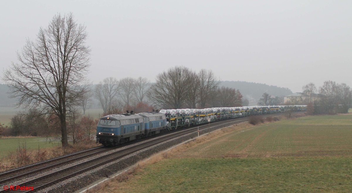 225 006 und 225 002 ziehen den VW Autozug aus Mosel nach München bei Rothenstadt bei Weiden in der (Oberpfalz). 09.02.18