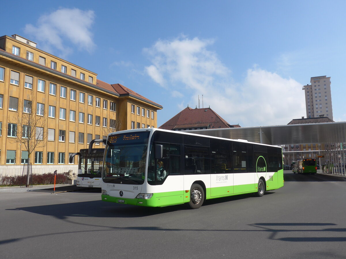 (225'042) - transN, La Chaux-de-Fonds - Nr. 315/NE 26'215 - Mercedes (ex TRN La Chaux-de-Fonds Nr. 315) am 17. April 2021 beim Bahnhof La Chaux-de-Fonds