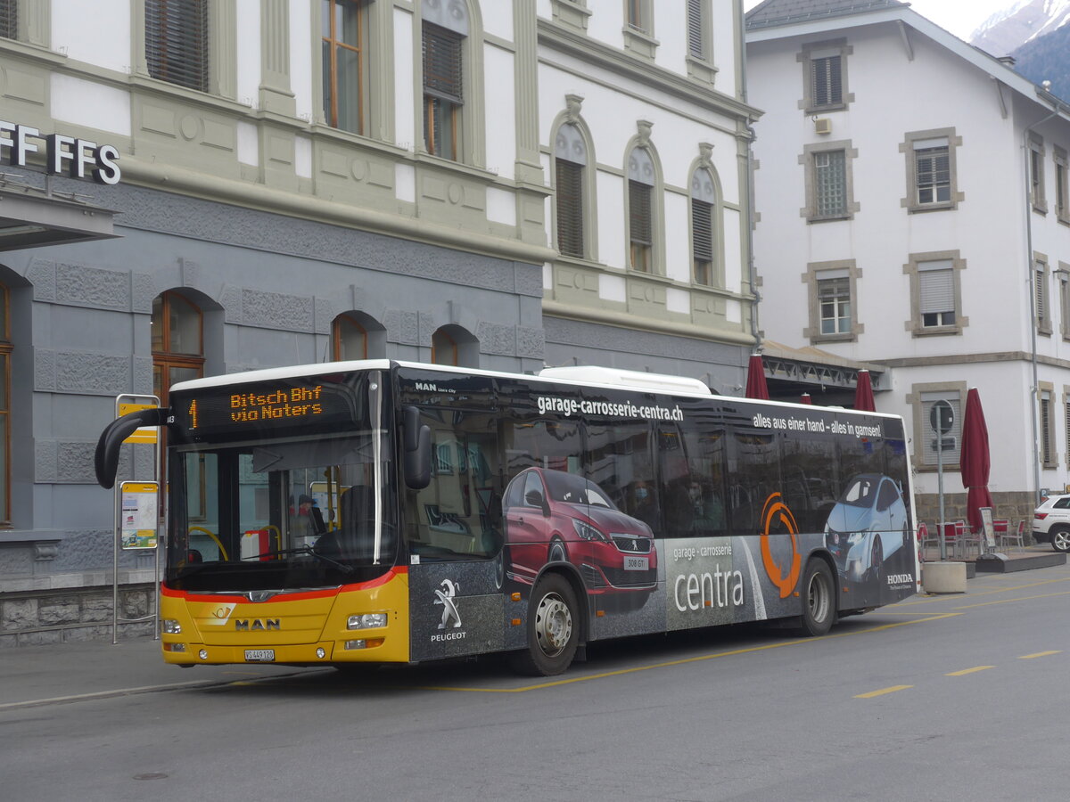 (225'177) - PostAuto Wallis - VS 449'120 - MAN am 19. April 2021 beim Bahnhof Brig