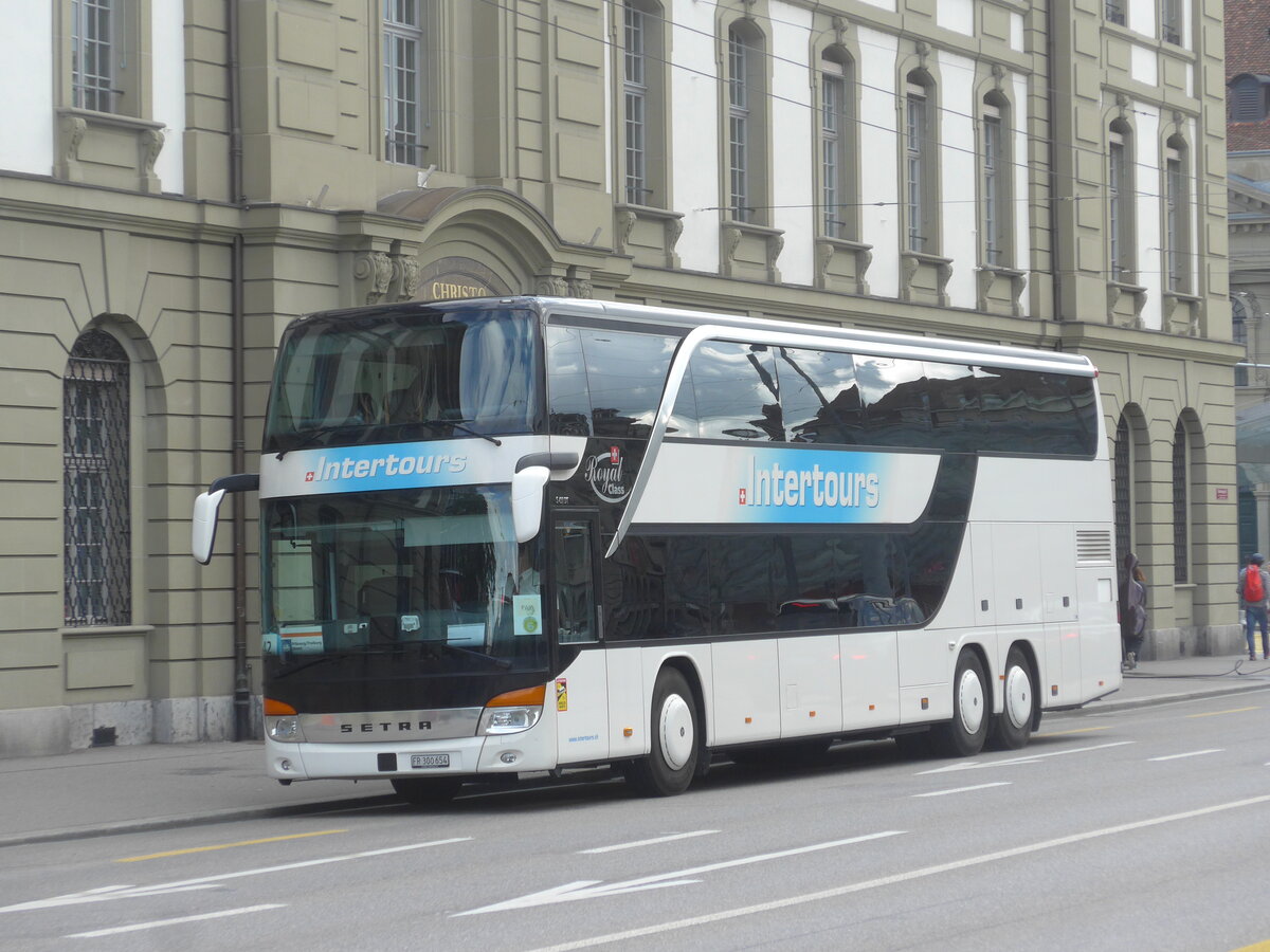 (226'361) - Intertours, Domdidier - FR 300'654 - Setra am 11. Juli 2021 beim Bahnhof Bern