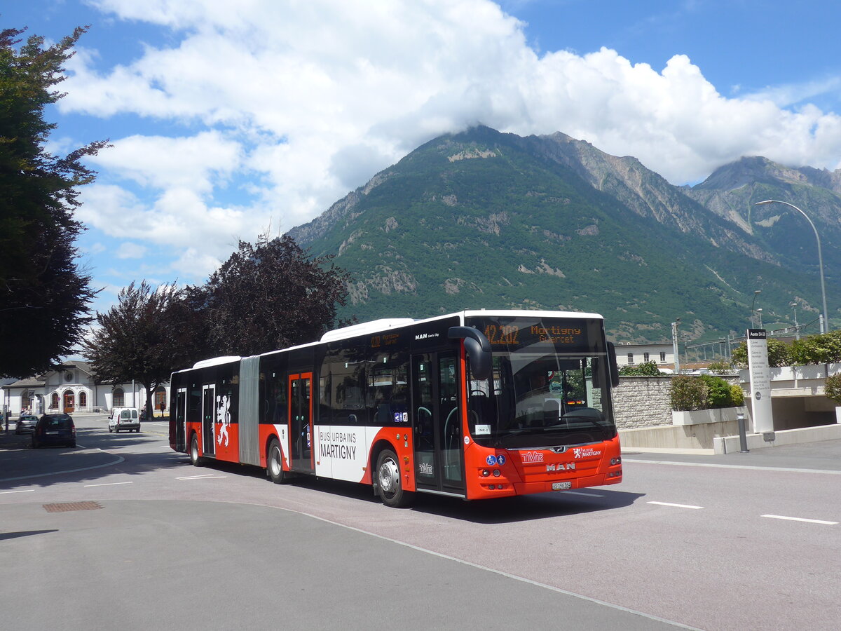 (226'527) - TMR Martigny - Nr. 153/VS 196'364 - MAN am 17. Juli 2021 beim Bahnhof Martigny