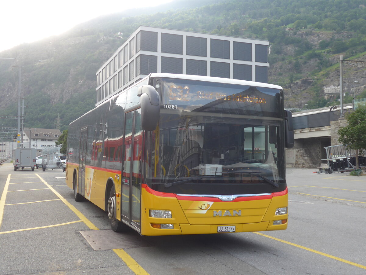 (226'757) - CarPostal Ouest - JU 51'279 - MAN (ex Nr. 13) am 24. Juli 2021 beim Bahnhof Brig (Einsatz PostAuto Wallis)