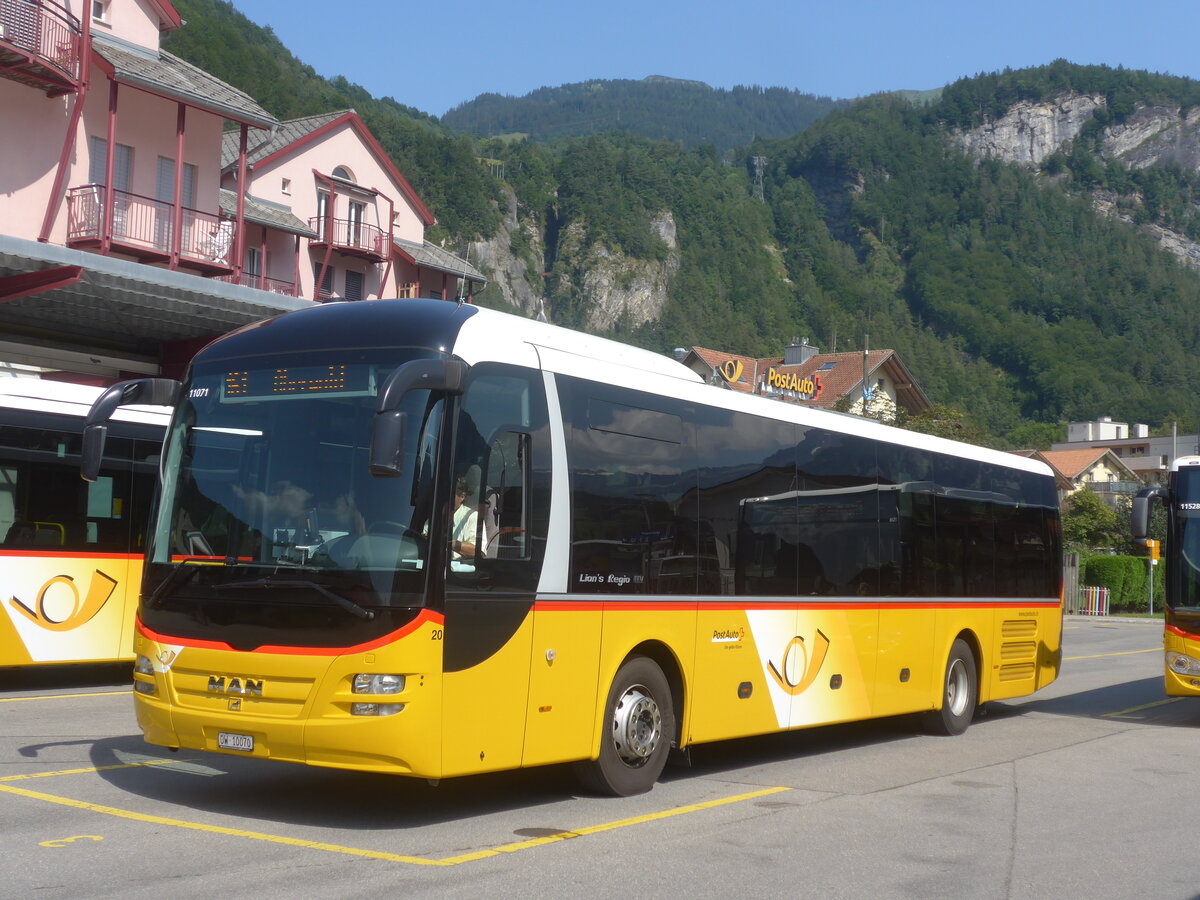 (227'475) - PostAuto Zentralschweiz - Nr. 20/OW 10'070 - MAN (ex Dillier, Sarnen Nr. 20) am 21. August 2021 in Meiringen, Postautostation