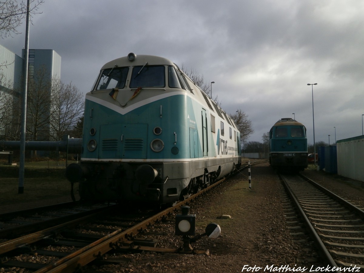 228 203 und 232 002 abgestellt am saalehafen in Halle (Saale) am 4.1.15