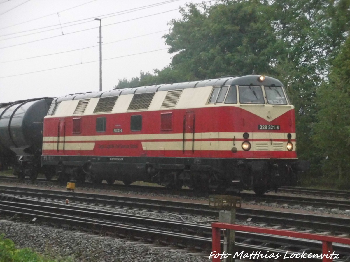 228 321 (118 721) mit einem Gterzug in Delitzsch am 3.9.15