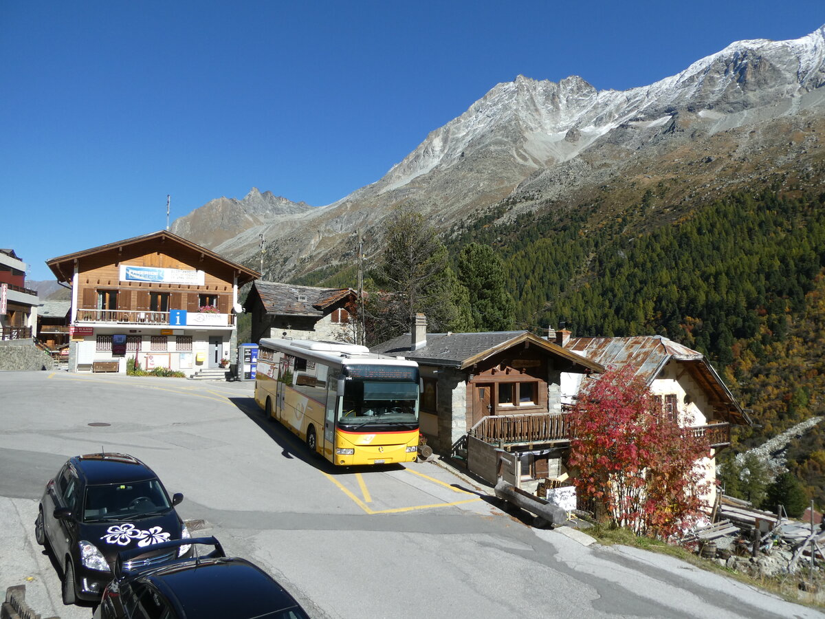 (228'785) - PostAuto Wallis - Nr. 4/VS 355'166 - Irisbus am 10. Oktober 2021 in Arolla, Post