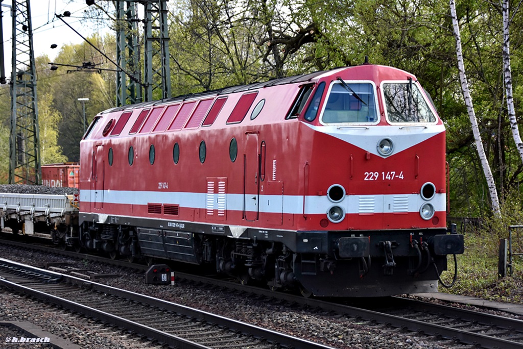 229 147-4 schob einen schotterzug zum rbf von harburg,25.04.17