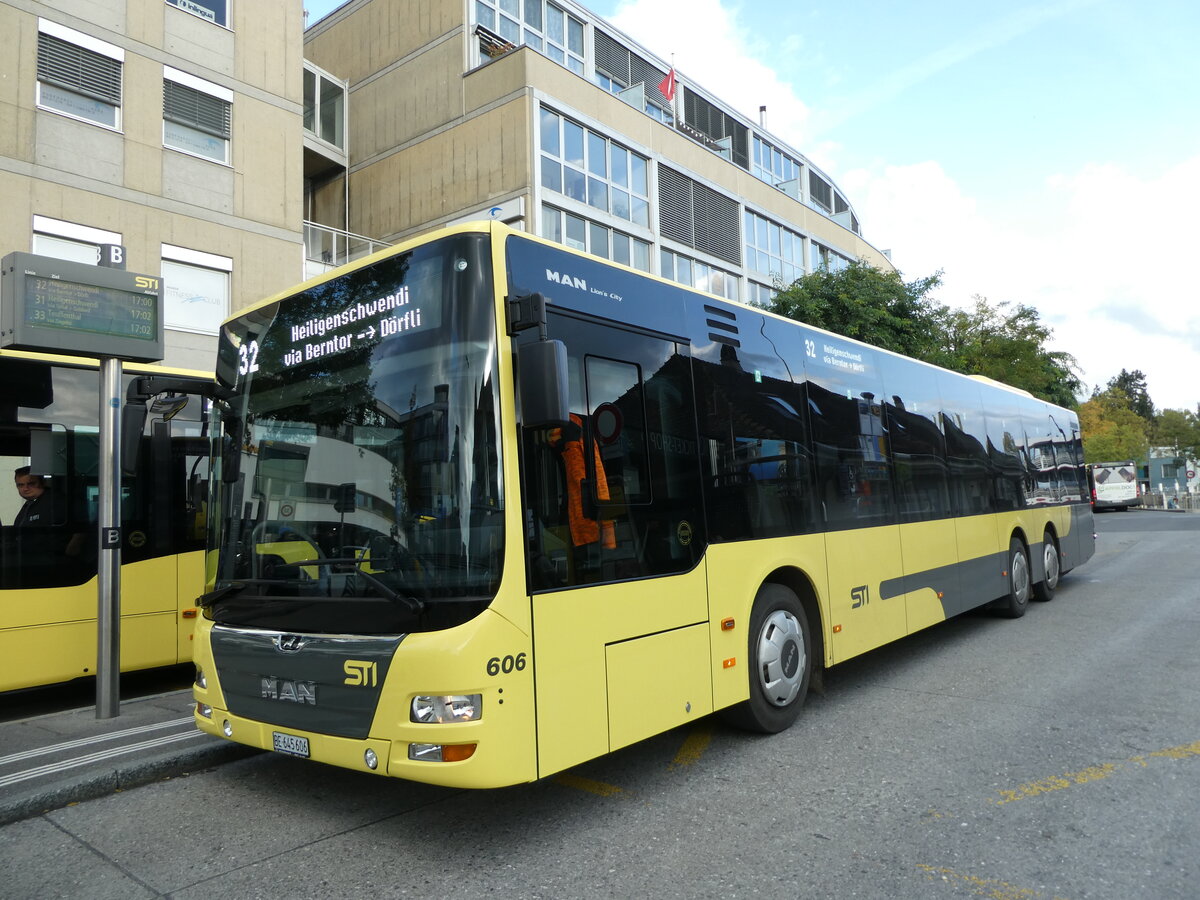 (229'125) - STI Thun - Nr. 606/BE 645'606 - MAN am 13. Oktober 2021 beim Bahnhof Thun