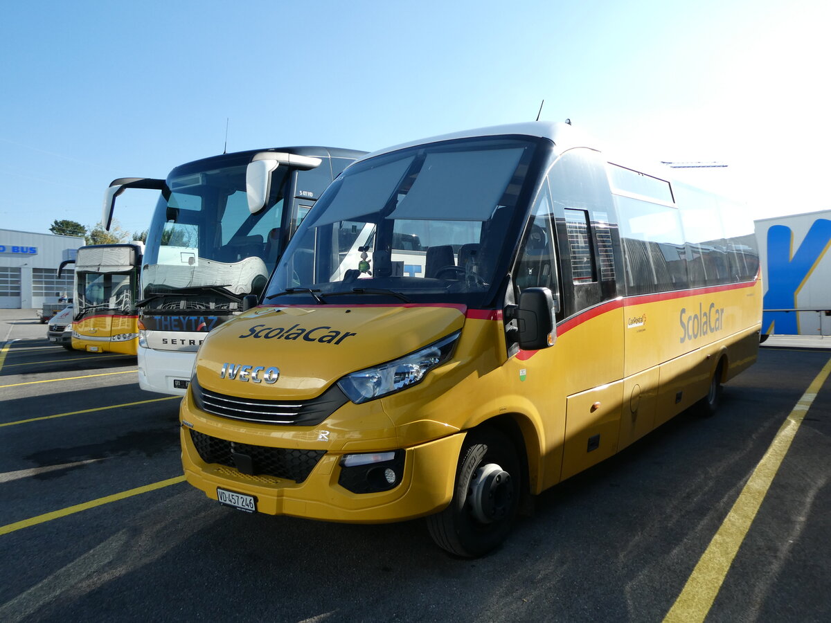 (229'362) - CarPostal Ouest - VD 457'246 - Iveco/Rosero am 16. Oktober 2021 in Kerzers, Interbus