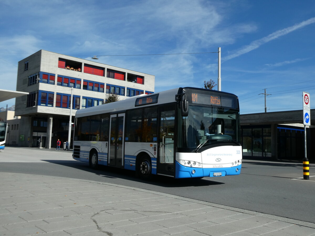 (229'509) - BSW Sargans - Nr. 335/SG 312'928 - Solaris am 20. Oktober 2021 beim Bahnhof Buchs